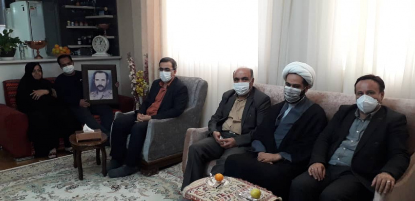 رئیس دانشگاه جامع علمی کاربردی واحد استان فارس با خانواده شهید نادر کهوا دیدار کرد