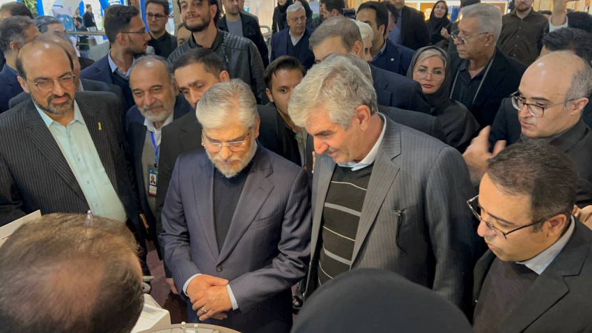 بازدید وزیر علوم، تحقیقات، فناوری از غرفه دانشگاه جامع علمی کاربردی در نمایشگاه هفته پژوهش